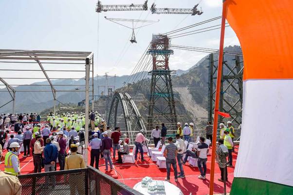 रेलवे ने किया दुनिया के सबसे ऊंचे पुल का निर्माण, अब कन्याकुमारी से कश्मीर तक यात्रा होगी आसान