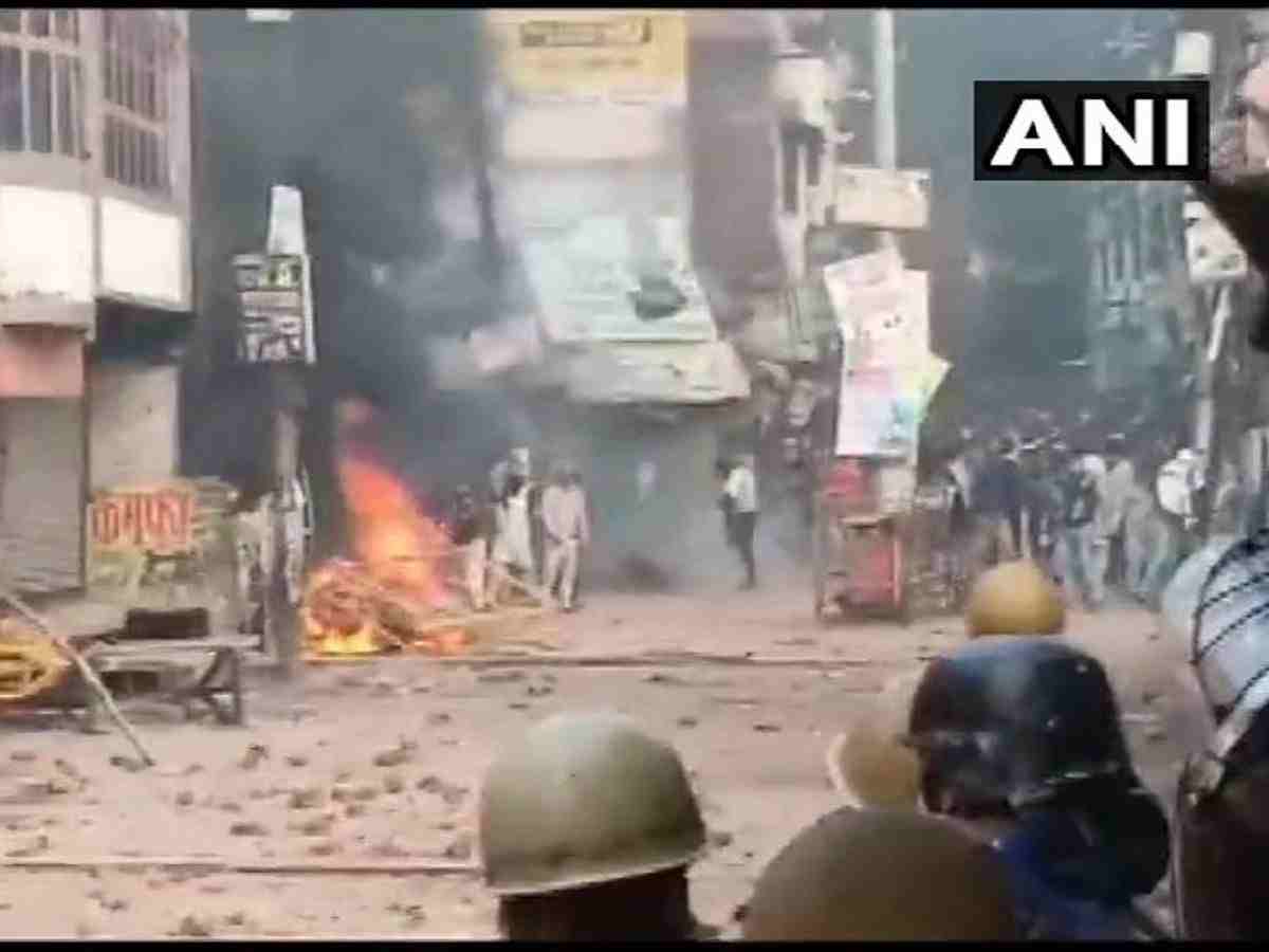 2020 दिल्ली दंगे: अदालत ने इमारत जलाने के आरोप से दो आरोपियों को किया बरी