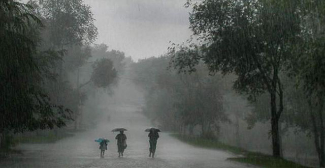 विदाई के समय भी जमकर बरस रहे हैं बादल, मध्य महाराष्ट्र के साथ दक्षिण भारत में बारिश का अनुमान