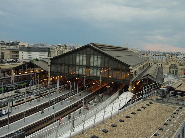 लंदन ब्रिज आतंकी हमले के बाद पेरिस के एक रेलवे स्टेशन पर बम की सूचना के बाद खाली कराया गया स्टेशन