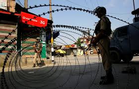 सुप्रीम कोर्ट ने केंद्र सरकार से कहा, कश्मीर में पाबंदियों के लिए दिए गए आदेशों का दें रिकॉर्ड