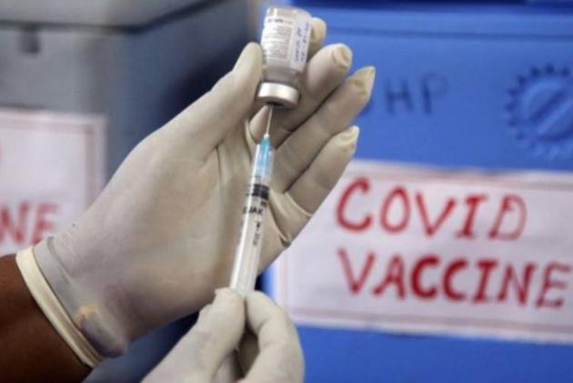 बिना आपकी मर्जी के कोविड का टीका लगाया जा सकता है? जानें केंद्र ने सुप्रीम कोर्ट में क्या दिया जवाब