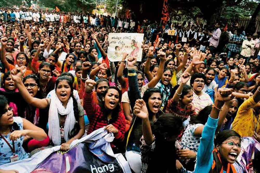 डेमोक्रेसी इंडेक्स में भारत 10 पायदान फिसला, संघर्ष बढ़ने और नागरिक स्वतंत्रता में आई कमी से गिरावट