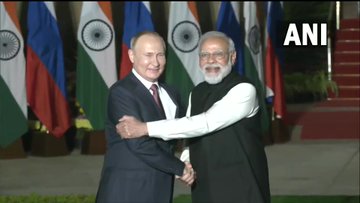 रूस के राष्ट्रपति पुतिन से मिले पीएम मोदी, कहा- कोविड की चुनौतियों के बावजूद भारत-रूस के संबंधों में नही आया बदलाव