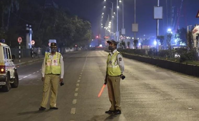 कोविड नियमों का उल्लंघन करने वालों पर दिल्ली‍ पुलिस का शिकंजा, पहले दिन 411 पर एफआईआर, 754 चालान
