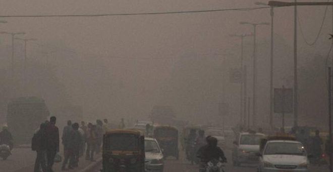 खतरनाक प्रदूषण दिल्लीवासियों के लिए मौत की सजा की तरह: उच्च न्यायालय