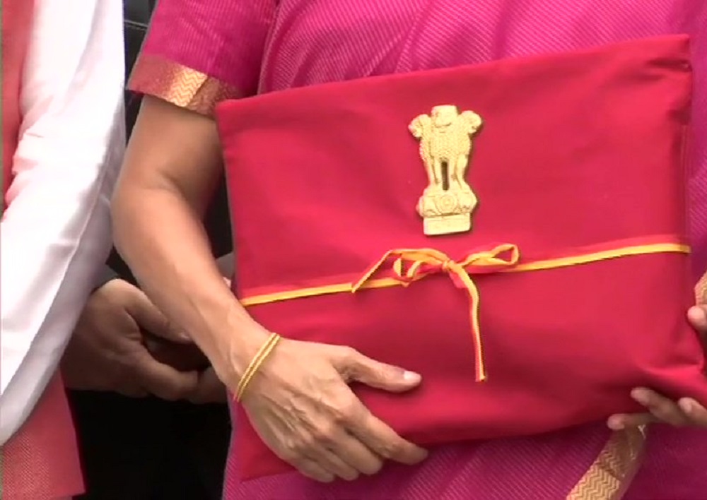 बजट: पेट्रोल 2.5 रुपये और डीजल 2.30 रुपये हुआ महंगा, सुपर रिच को देना होगा ज्यादा टैक्स