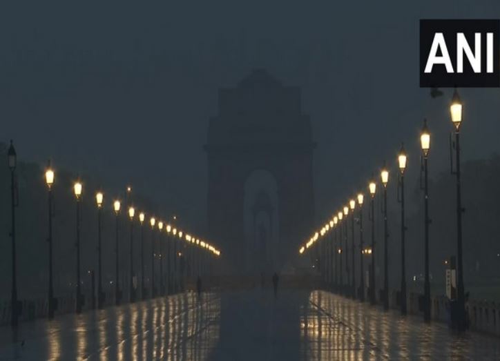 दिल्ली-एनसीआर में मौसम ने ली करवट, तेज बूंदाबांदी के साथ वीकेंड पर सुहाने मौसम की सौगात