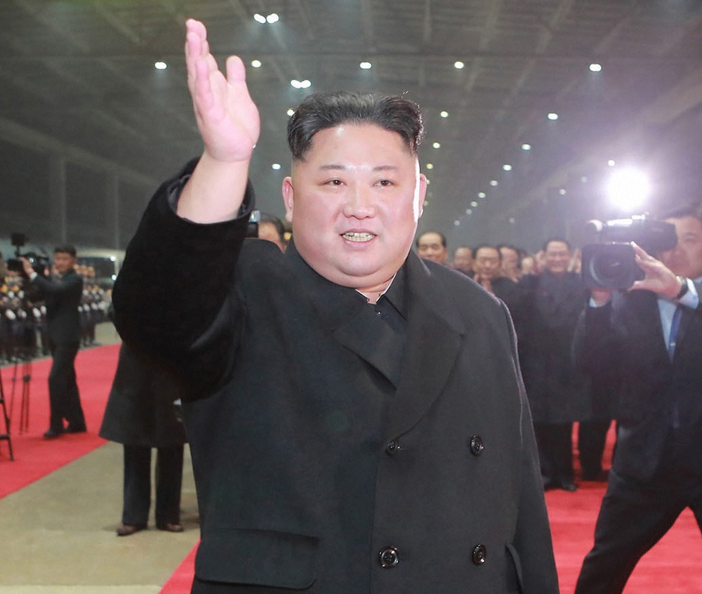 उत्तर कोरिया के नेता किम जोंग उन हनोई में अमेरिकी राष्ट्रपति डोनाल्ड ट्रंप के साथ दूसरी शिखर बैठक के बाद प्योंगयांग लौट आए हैं