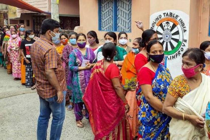 पश्चिम बंगाल चुनाव: कोरोना के कहर के बीच 7वें चरण का मतदान जारी, एक दिन में आए 15,889 नए मामले