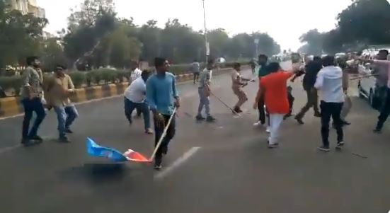 अहमदाबाद पहुंची जेएनयू हिंसा की आंच, एबीवीपी-एनएसयूआई कार्यकर्ताओं में हुई जमकर मारपीट