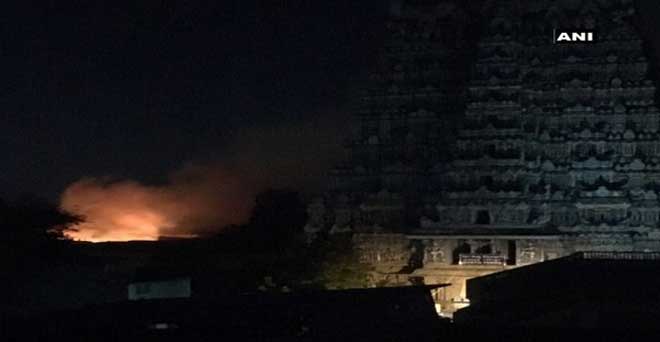 मीनाक्षी मंदिर में आग से 40 दुकानें खाक