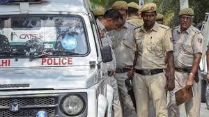 दिल्ली के हौज काजी इलाके में सांप्रदायिक तनाव, तोड़फोड़ के बाद पुलिस ने की सुरक्षा मजबूत