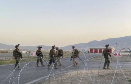 अमेरिका के अफगान छोड़ने से पहले काबुल एयरपोर्ट पर दागे गए 5 रॉकेट, मिसाइल सिस्टम ने इंटरसेप्ट किया