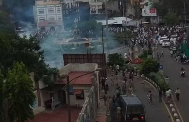 सूरत: मॉब लिंचिंग के खिलाफ जुलूस के दौरान भीड़ की पुलिस के साथ झड़प, धारा 144 लागू