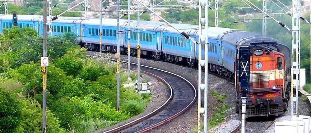 रेलवे ने दी राहत, अब सेवाएं बहाल होने तक विश्राम-गृह में रह सकेंगे यात्री