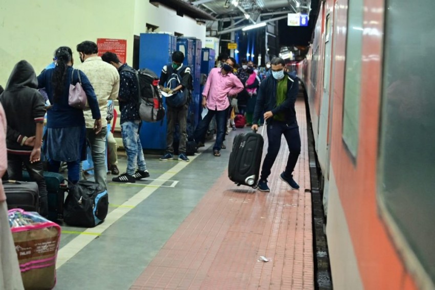 दिल्ली से केरल पहुंची पहली स्पेशल ट्रेन, 7 लोगों में कोरोना के लक्षण, अस्पताल में भर्ती