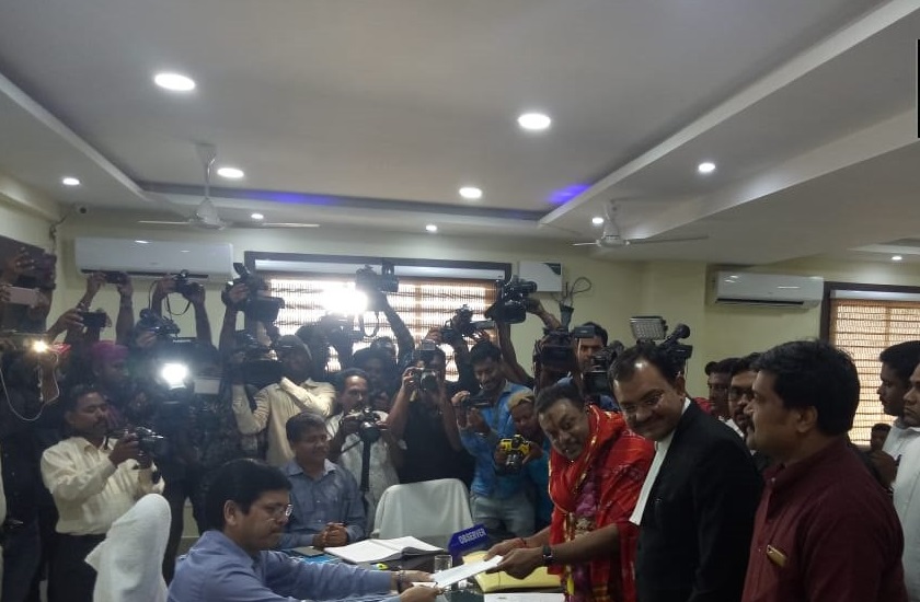 भाजपा नेता संबित पात्रा ने पुरी सीट से लोकसभा चुनाव के लिए दाखिल किया अपना नामांकन