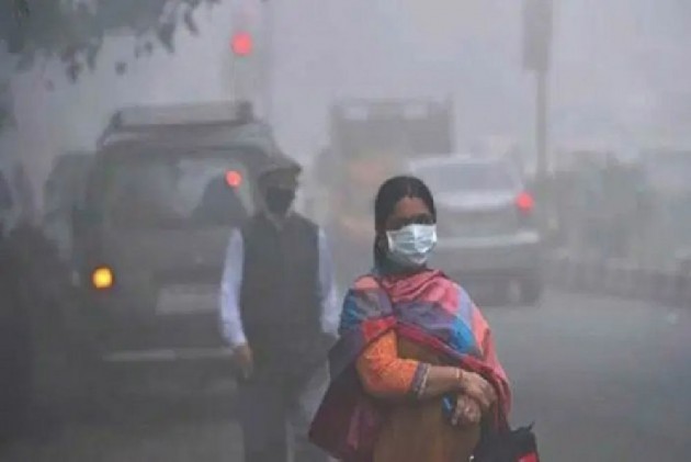 दिल्ली में प्रदूषण का स्तर और खतरनाक, एक्यूआई 600 पार, विजिबिलटी घटने से 32 फ्लाइट डायवर्ट