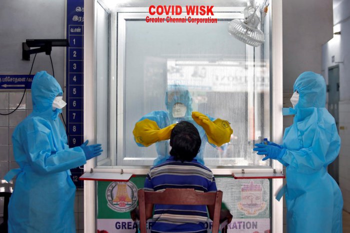 कोरोना वायरस: दो महीने में सबसे कम मामले, 24 घंटों में 1 लाख नए केस, 2,427 की मौत, 1 लाख 74 हजार नए डिस्चार्ज