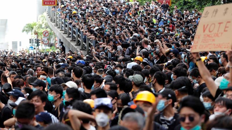 हांगकांग में प्रत्यर्पण बिल वापसी के बाद भी आंदोलनकारी झुकने को तैयार नहीं