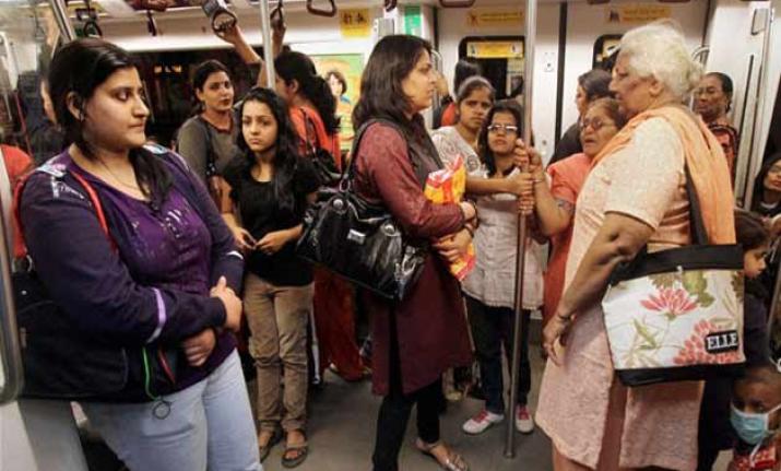 दिल्ली मेट्रो में महिलाओं को मुफ्त यात्रा के मुद्दे में नया पेंच