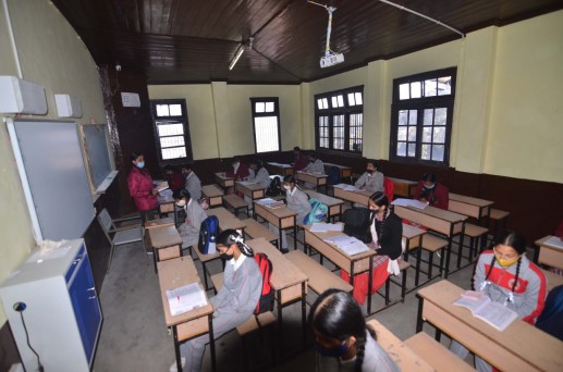 जम्मू कश्मीर: कोरोना का असर, सोमवार से बंद रहेंगे विद्यालय