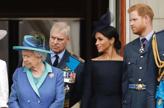 प्रिंस हैरी-मेघन के भविष्य में शाही कर्तव्यों पर फैसले के लिए ब्रिटिश महारानी से बुलाई बैठक