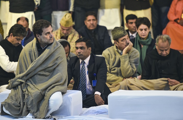 संविधान की सुरक्षा की मांग को लेकर महात्मा गांधी समाधि राजघाट में सत्याग्रह के दौरान कांग्रेस नेता राहुल गांधी