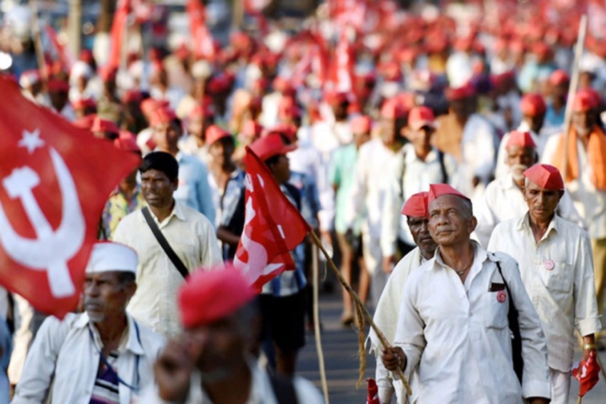 बड़ी संख्या में नासिक से मुंबई की तरफ किसानों का मार्च, कल मुंबई के आजाद मैदान में होगी रैली