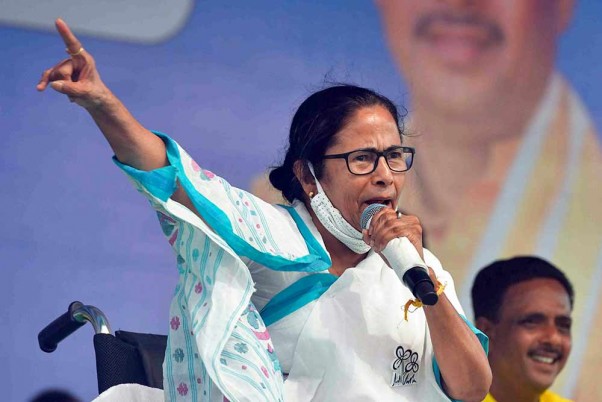 बंगाल चुनाव में हैदराबाद की एंट्री, ममता बोली-बीजेपी का दूसरा चेहरा मांग रहा है वोट