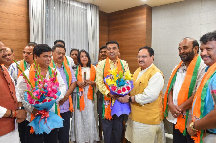 गोवा में कांग्रेस से भाजपा में गए तीन विधायक मंत्री बनेंगे, डिप्टी स्पीकर को भी कैबिनेट में जगह