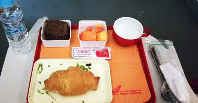 अब एयर इंडिया के इकोनॉमी क्लास में नहीं परोसा जाएगा नॉन-वेज खाना