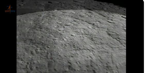चंद्रयान-3 के लैंडर पर लगे कैमरे में कैद हुई चांद की खूबसूरत तस्वीर, इसरो ने शेयर किया वीडियो