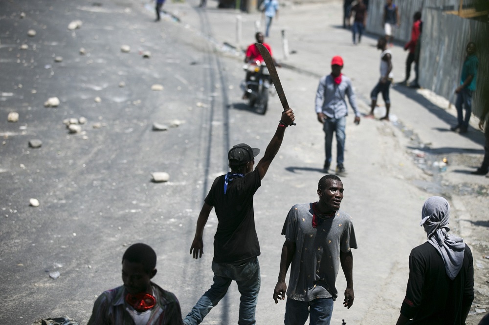 हैती में ईंधन की कमी के खिलाफ प्रदर्शन