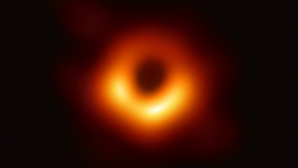 वैज्ञानिकों ने ब्लैक होल की पहली तस्वीर जारी की, Event Horizon Telescope से ली गई फोटो