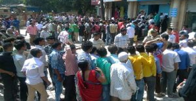 पश्चिम बंगाल: नकद के लिए एटीएम की कतार में खड़े सरकारी कर्मी की मौत
