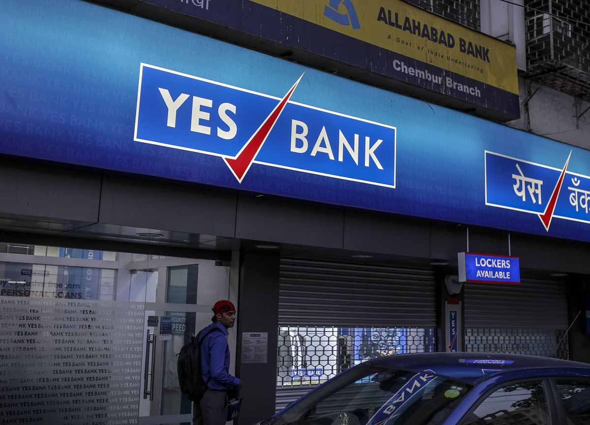 कभी भारतीय कंपनियों का 'डार्लिंग' रहा यस बैंक कैसे गंभीर संकट में घिरा