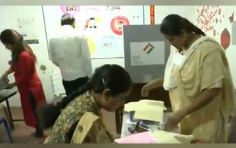 कर्नाटक की 224 सीटों पर मतदान संपन्न,  शाम 5 बजे तक डाले गए 65.69% वोट, इन दिग्गज नेताओं के भाग्य का होगा फैसला
