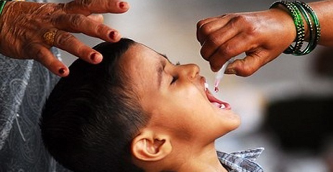 पोलियो की दवा में वायरस की पुष्टि होने के बाद इसे पीने वाले बच्चों का पता लगाने का आदेश