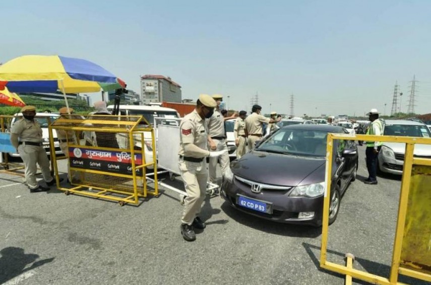 हरियाणा-दिल्ली सीमा सील, सिर्फ जरूरी सेवाओं को इजाजत, गुरुग्राम बॉर्डर पर जाम