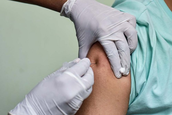 कोरोना वैक्सीन: मध्य प्रदेश में बड़ी गड़बड़ी, टीका लेने वाले 1 लाख से ज्यादा लोगों का एक ही मोबाइल नंबर
