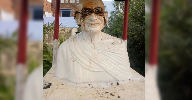 मध्य प्रदेश: अज्ञात लोगों ने महात्मा गांधी की मूर्ति में लगाई आग