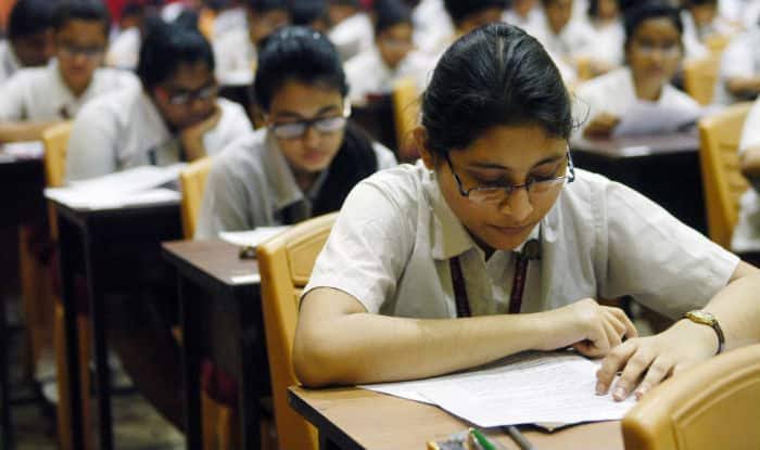 सीबीएसई दसवीं की पेंडिंग परीक्षाएं सिर्फ उत्तर-पूर्वी दिल्ली के छात्रों के लिए होगी: निशंक