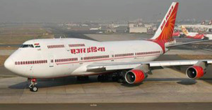 एयर इंडिया के 17 क्रू मेंबर निलंबित