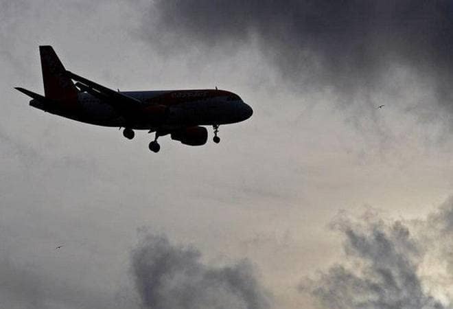 कश्मीर: 22 हजार रुपए तक पहुंचा श्रीनगर से दिल्ली का हवाई किराया, उड्डयन मंत्रालय ने लगाम लगाने को कहा