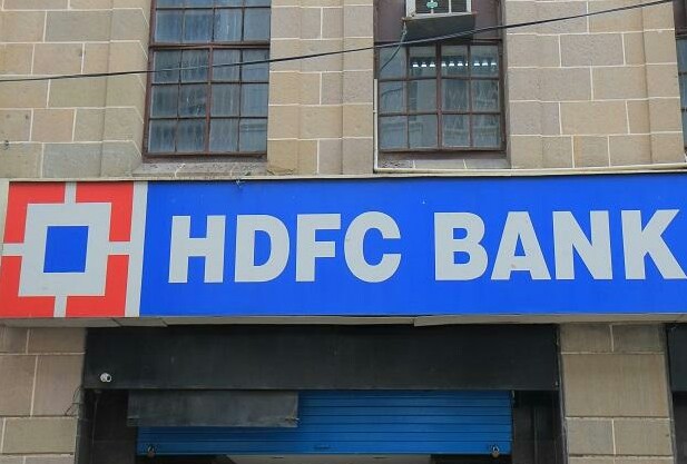 अब HDFC बैंक में गड़बड़, आरबीआई ने आगामी डिजिटल काम-काज और नए क्रेडिट कार्ड जारी करने से रोका