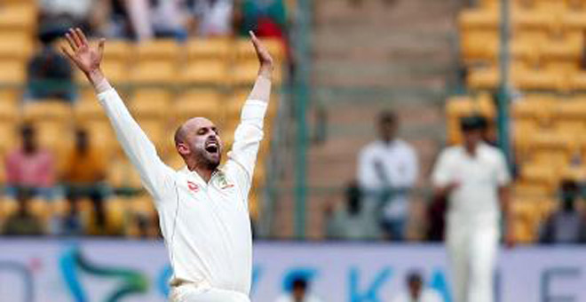 लियोन के आगे ढेर हुए भारतीय बल्लेबाज