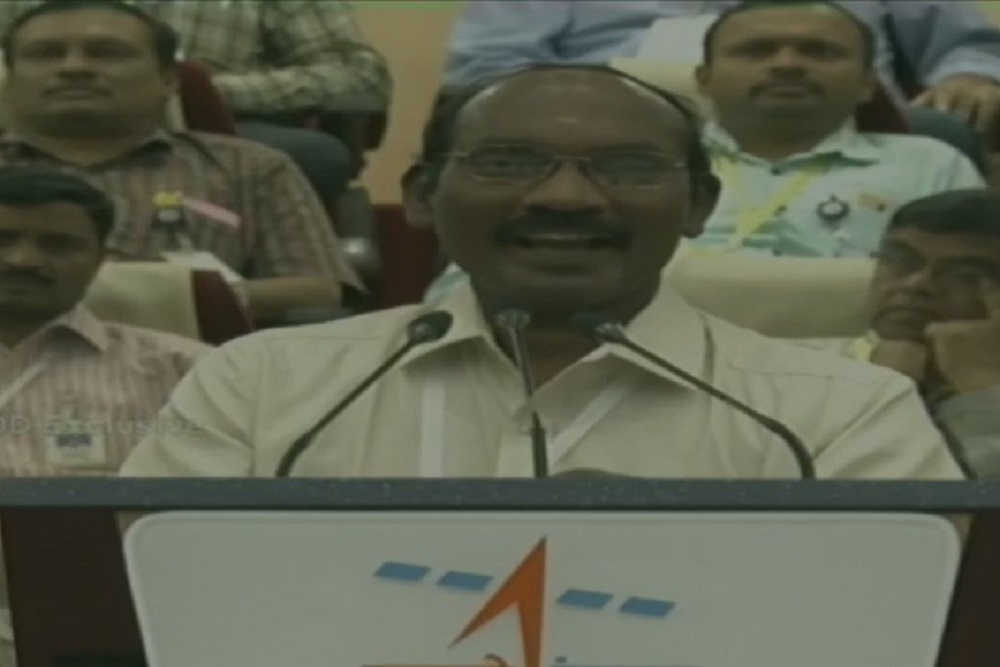 चंद्रयान-2 के सफल प्रक्षेपण की घोषणा करते इसरो चीफ के सीवान