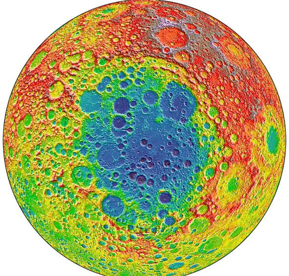 चंद्रमा की सतह में दबा विशाल पिंड बदल रहा है गुरुत्वाकर्षण